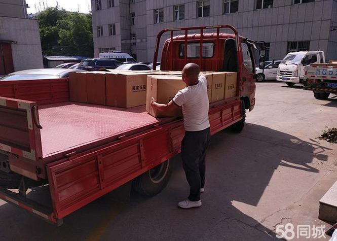 人工搬运公司工厂搬迁公司搬家提供25吨货车依维柯厢货车服务